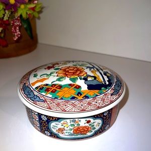 Imari Ware Japanese Porcelain Covered Trinket Dish